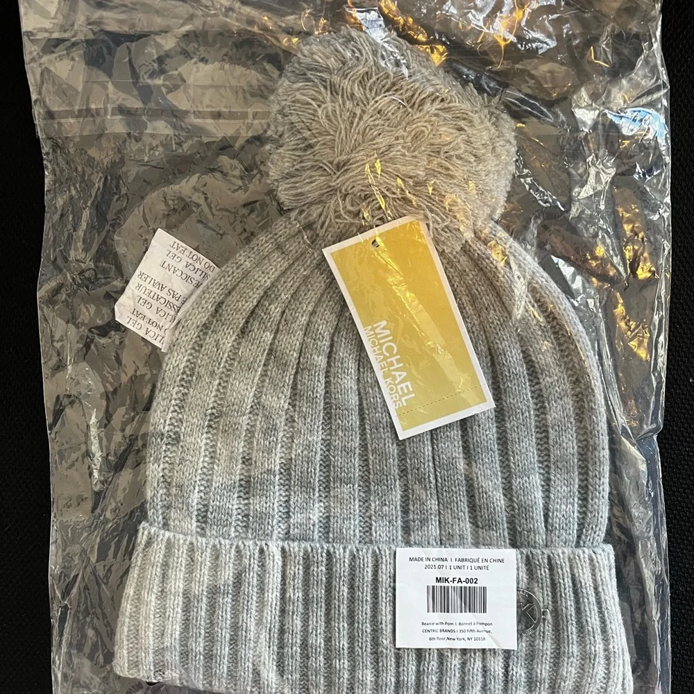 Michael Michael Kors Pom-Pom Knit Beanie Hat NWT Light Gray Winter Hat